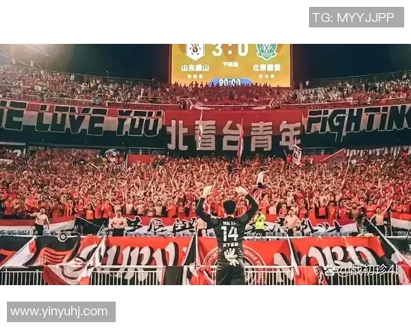 五大联赛赛场小动作频出 镜头捕捉细节引球迷热烈讨论 五大联赛赛场小动作频出 镜头捕捉细节引球迷热烈讨论